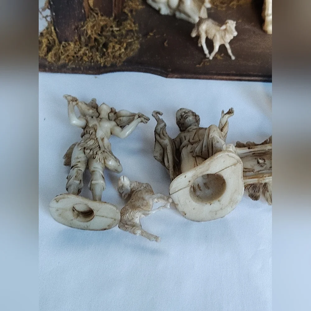 KMART Vintage 12 Piece Figures Nativity Set Wooden Stable Winter Christmas Decor